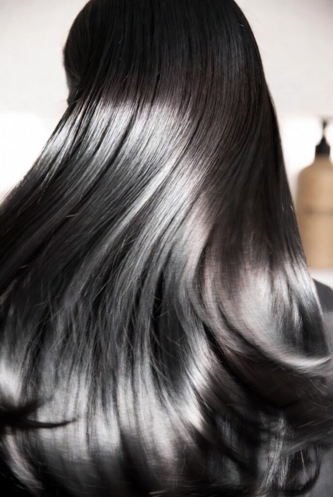 Elseve Glycolic Gloss em rotina de brilho intenso para cabelo opaco e poroso.