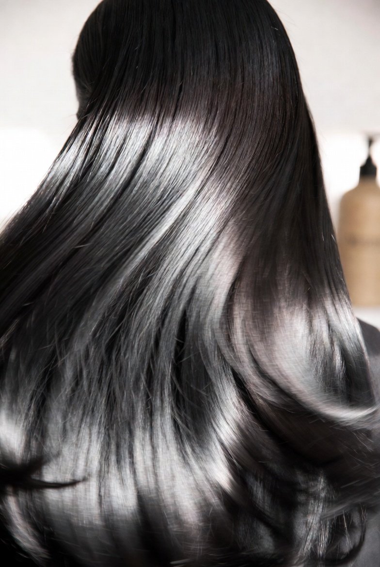 Elseve Glycolic Gloss em rotina de brilho intenso para cabelo opaco e poroso.